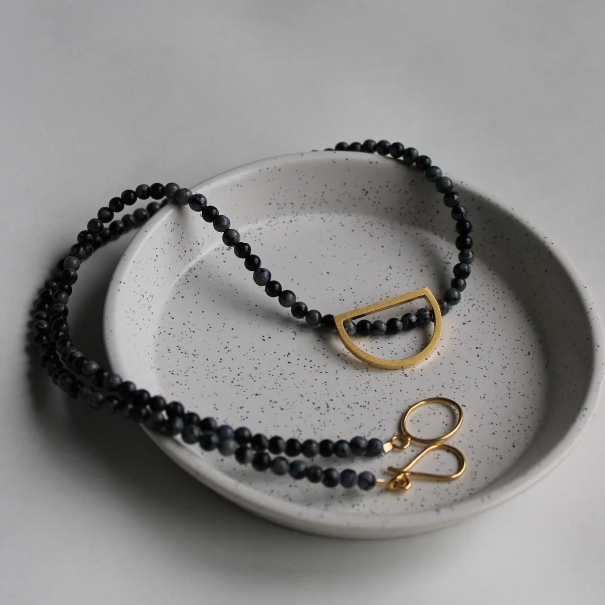 Arc & Obsidian Bead Necklace - Gold