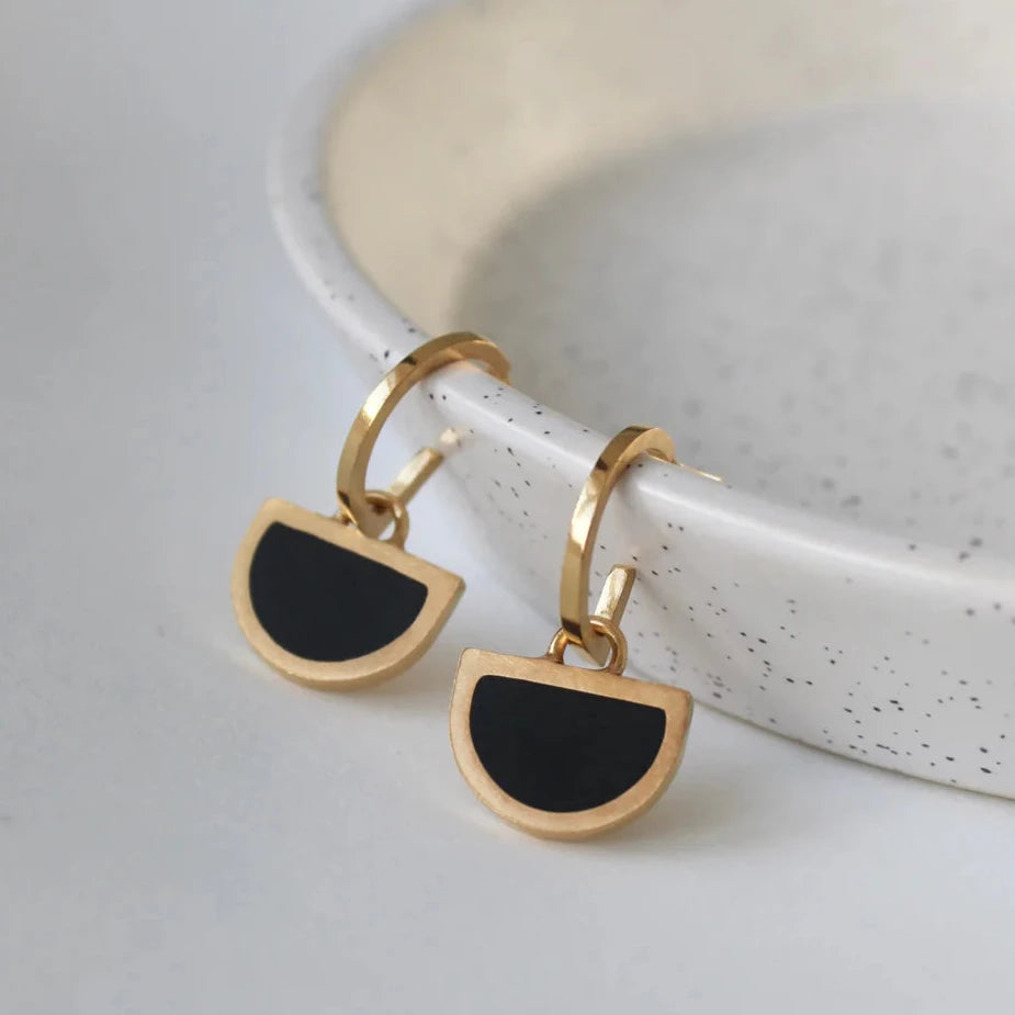 Arc Hoops & Black Resin earrings - Gold