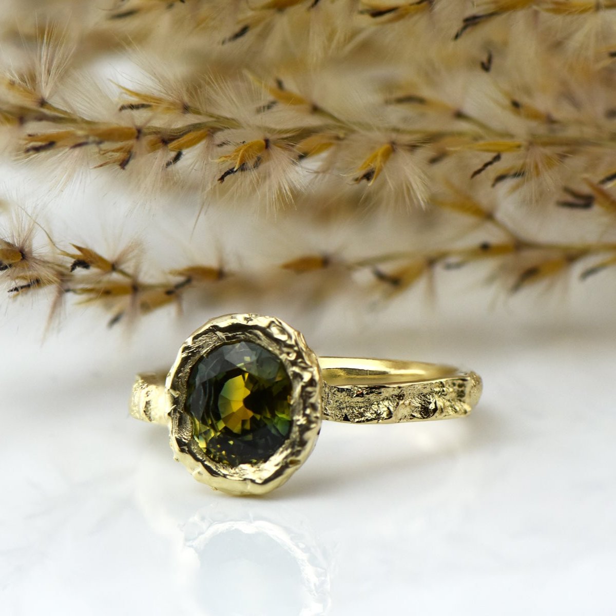 Hawthorn Sapphire Ring